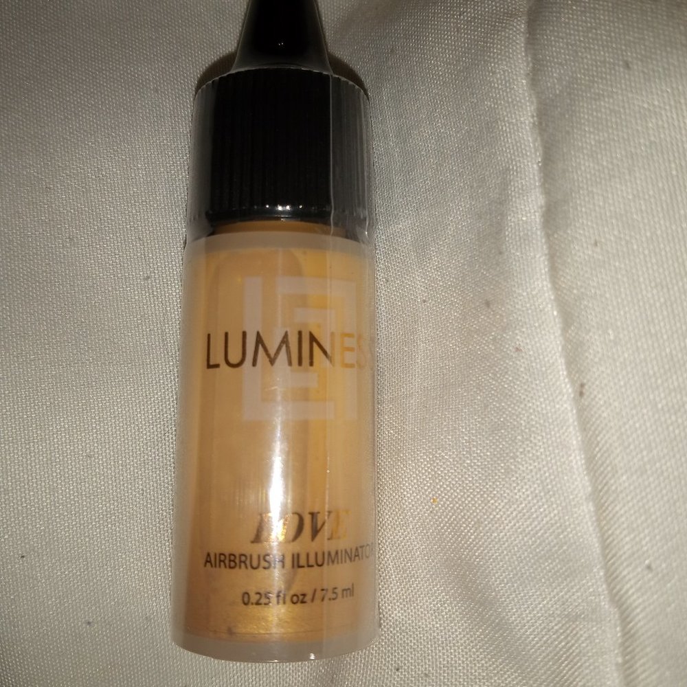 Nwt Luminess Airbrush Illuminator LOVE 0.25 fl. Oz .